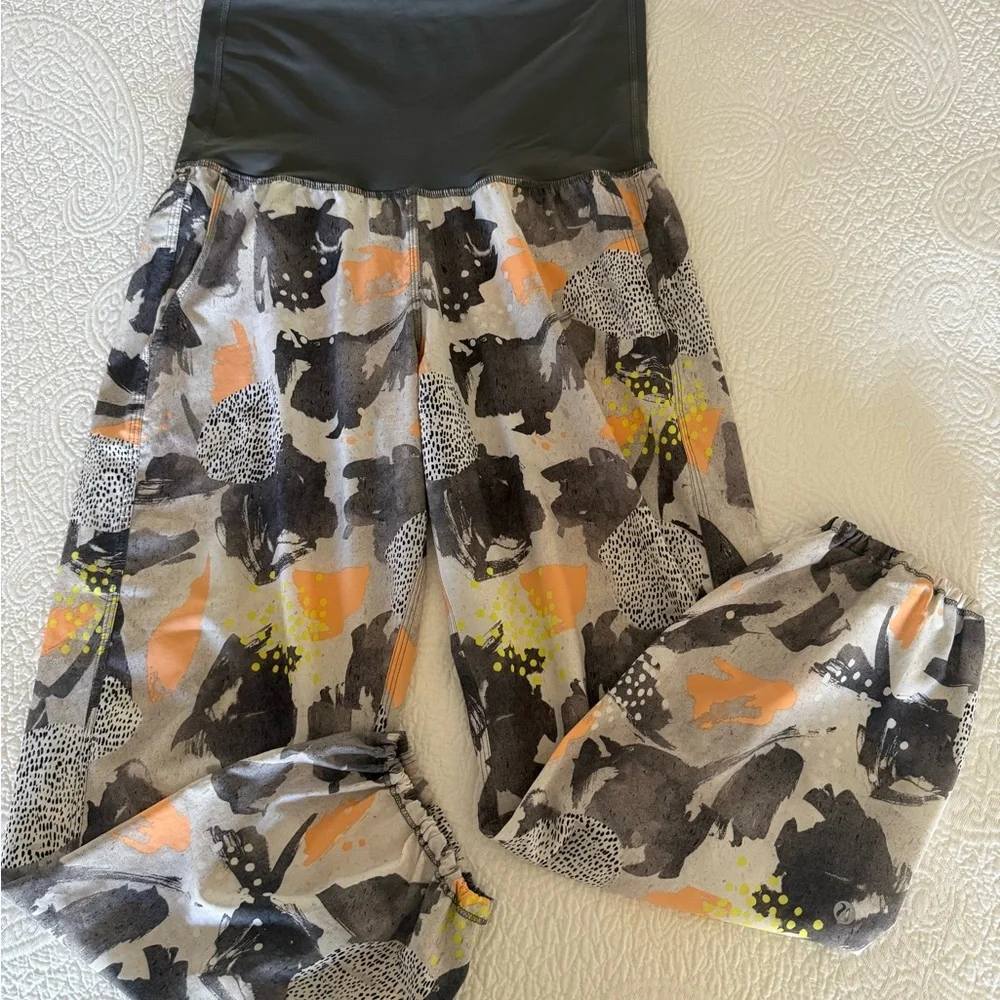 Lululemon Gray & Orange Yoga Pants❗️
